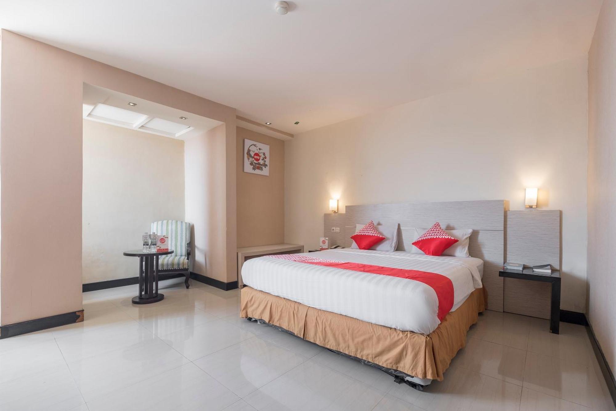 Oyo 1081 Allson City Hotel Makassar Exterior photo