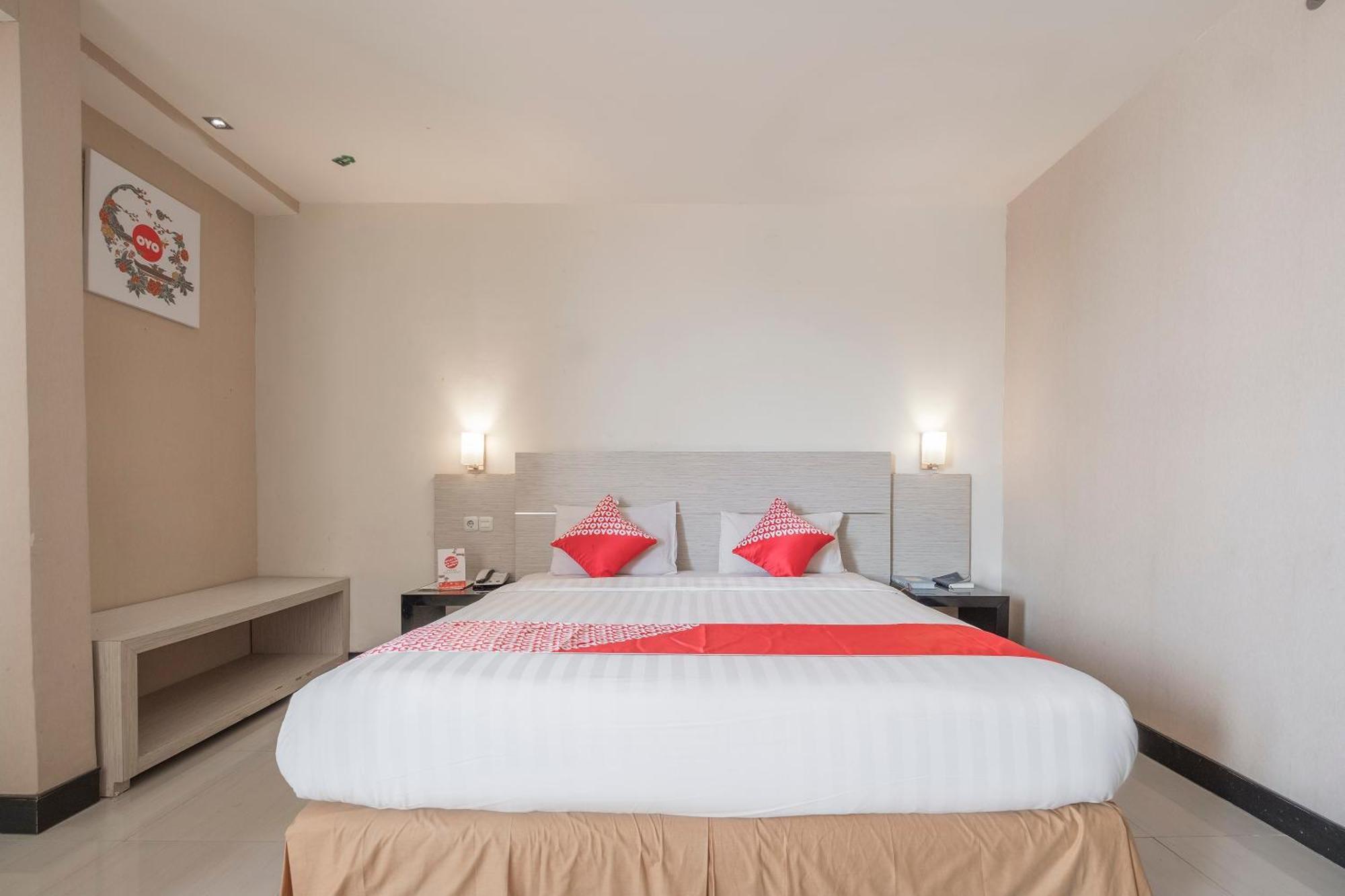 Oyo 1081 Allson City Hotel Makassar Exterior photo
