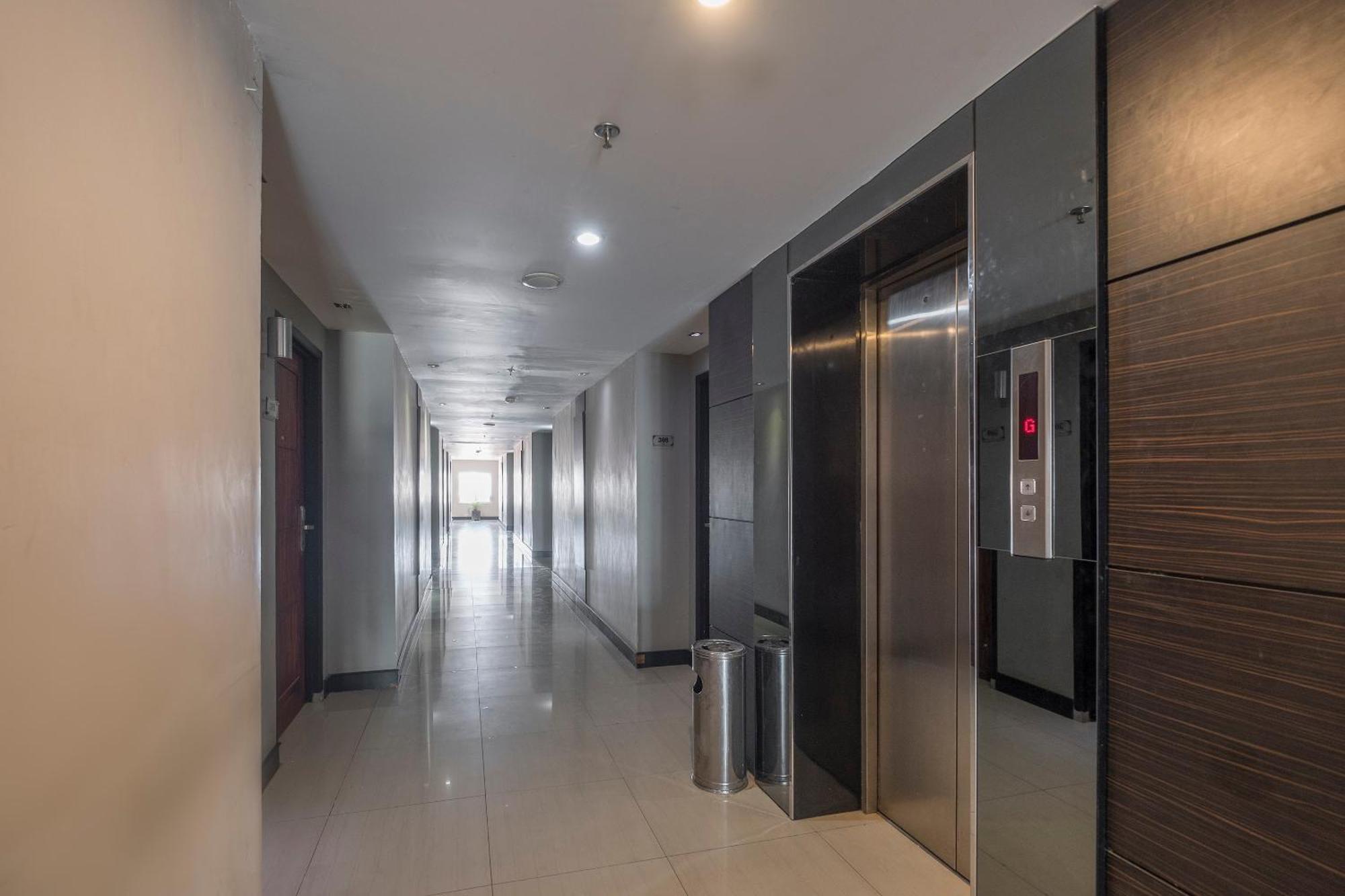 Oyo 1081 Allson City Hotel Makassar Exterior photo