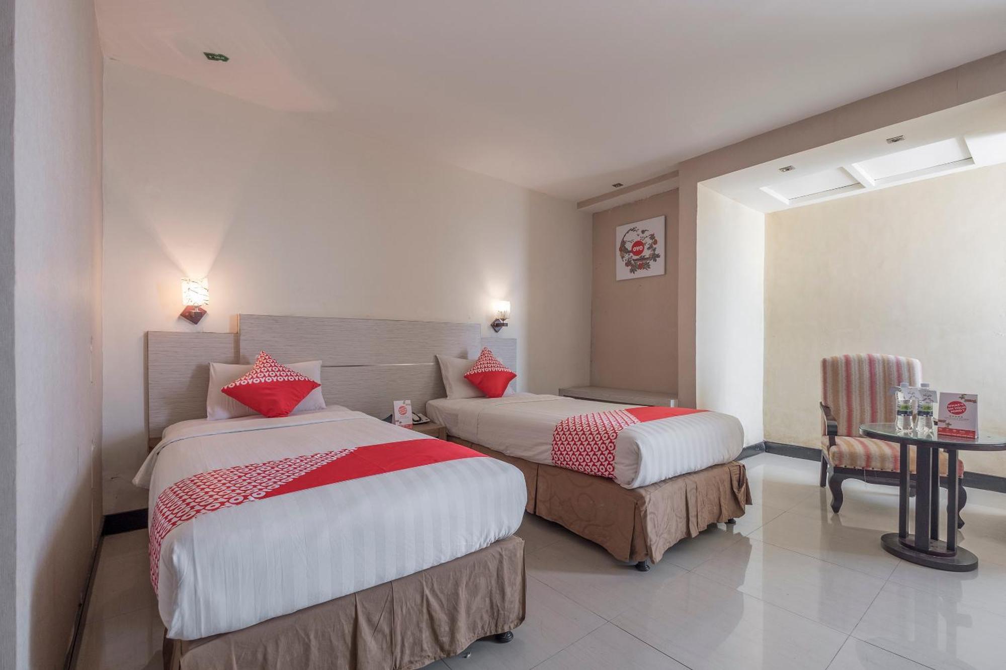 Oyo 1081 Allson City Hotel Makassar Exterior photo